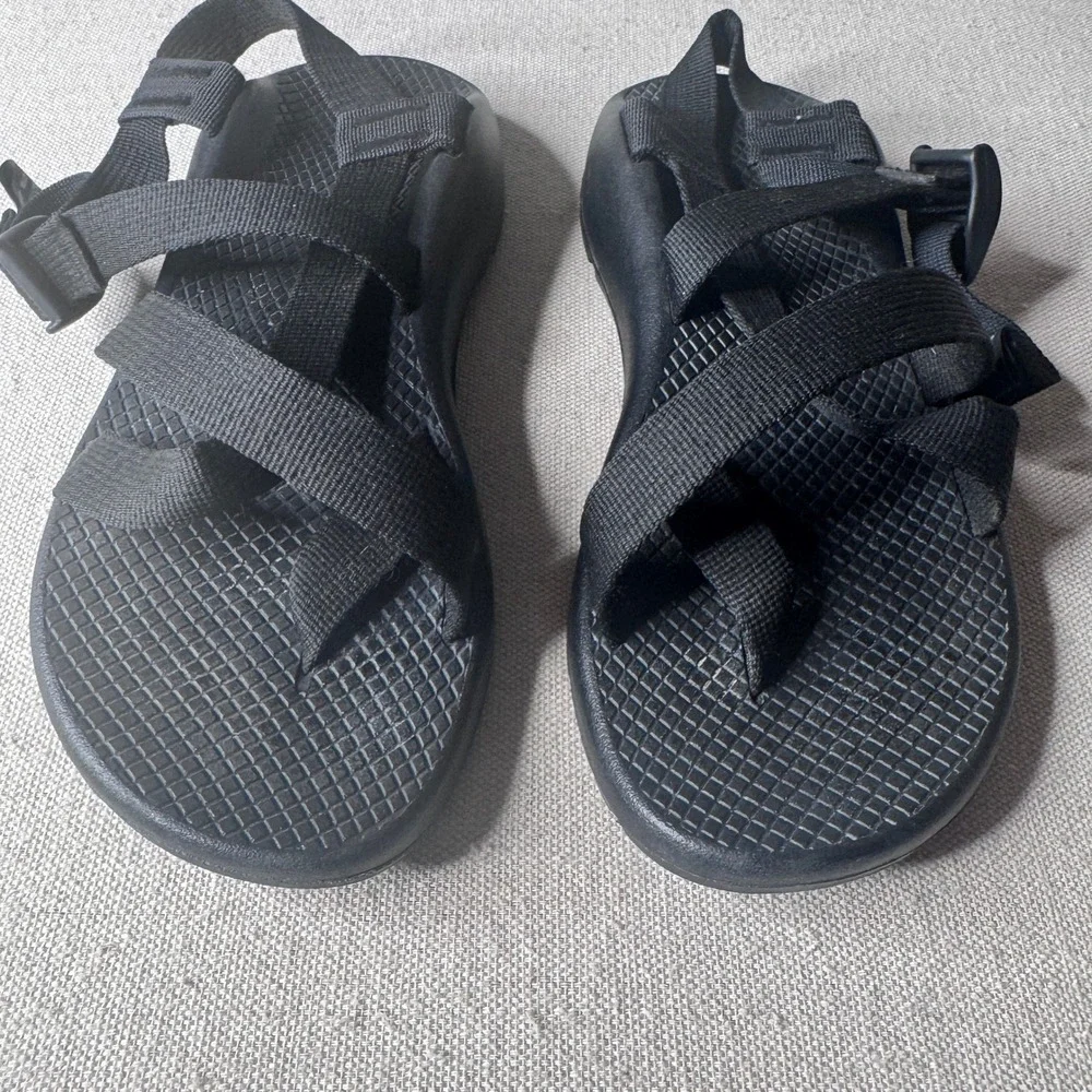 Chaco Classic Z2 Womens Black Strappy Athleisure Sandals Toe Loop J105430 Size 8